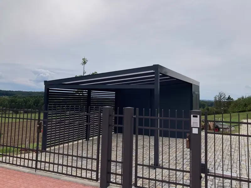 Hliníkový plot ALcentrum. Kdy dřevo nebo ocel pořád dávají smysl