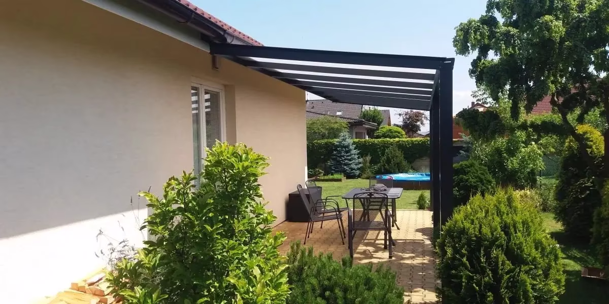 Bezúdržbová hliníková pergola ECO nad terasou