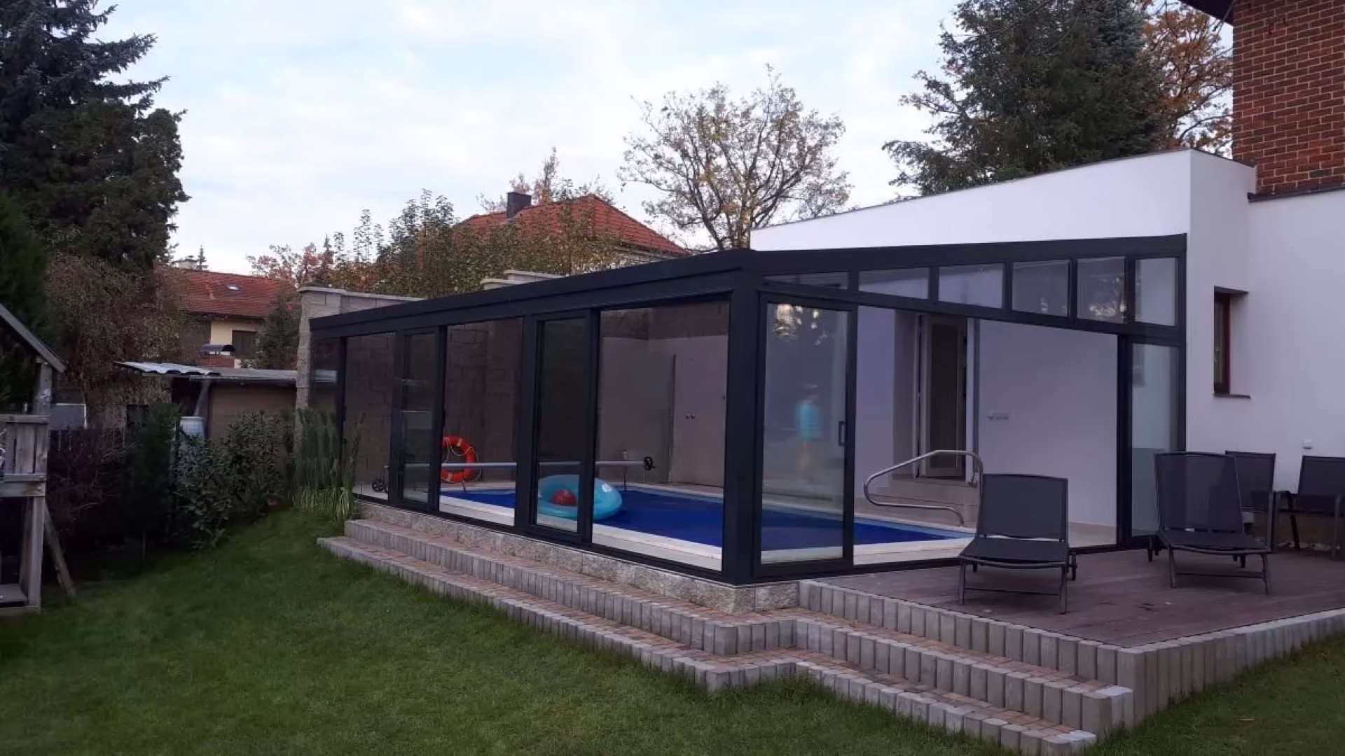 Hliníková zimní zahrada ALcentrum. Jaké zasklení můžete ve stejné hladině zvolit