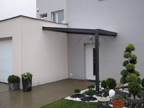Hliníkový přístřešek nad dveře, realizace 2
