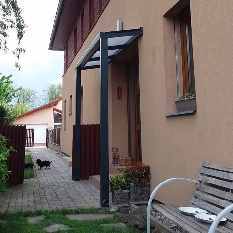 Hliníkový přístřešek nad dveře, realizace 3