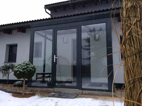 Hliníkový přístřešek nad dveře, realizace 18