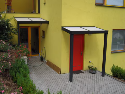 Hliníkový přístřešek nad dveře, realizace 22