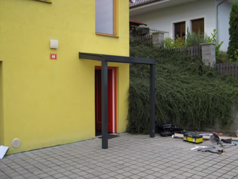 Hliníkový přístřešek nad dveře, realizace 27