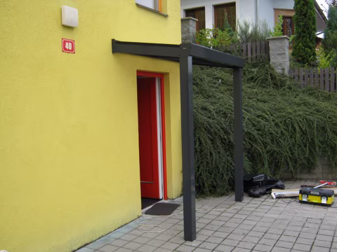 Hliníkový přístřešek nad dveře, realizace 28