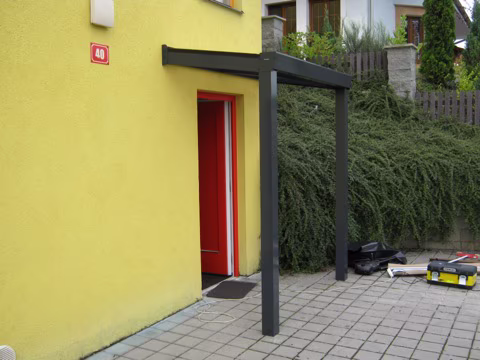 Hliníkový přístřešek nad dveře, realizace 29
