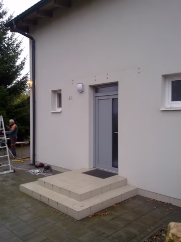 Hliníkový přístřešek nad dveře, realizace 40