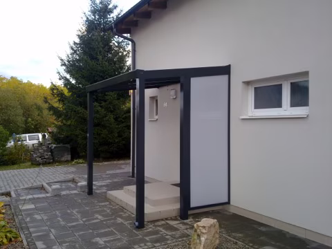 Hliníkový přístřešek nad dveře, realizace 44