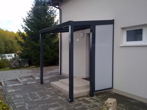 Hliníkový přístřešek nad dveře, realizace 45