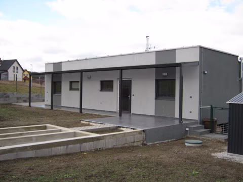 Hliníkový přístřešek nad dveře, realizace 64