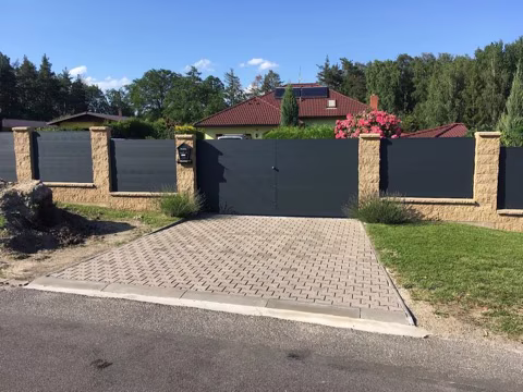 Plná plotová zástěna, realizace 1