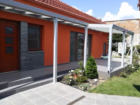 Hliníková pergola DELUXE od ALcentrum se zasklením, realizace 278