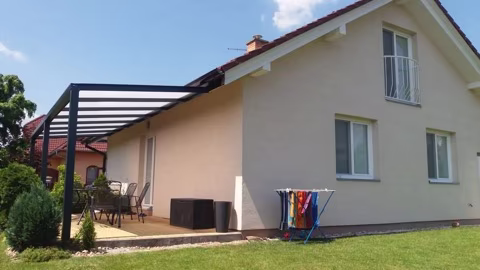 Hliníková pergola ECO od ALcentrum u rodinného domu, realizace 3