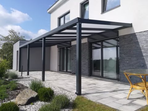 Hliníková pergola PROFI od ALcentrum nad terasou, realizace 494