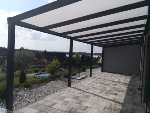 Hliníková pergola PROFI od ALcentrum nad terasou, realizace 496