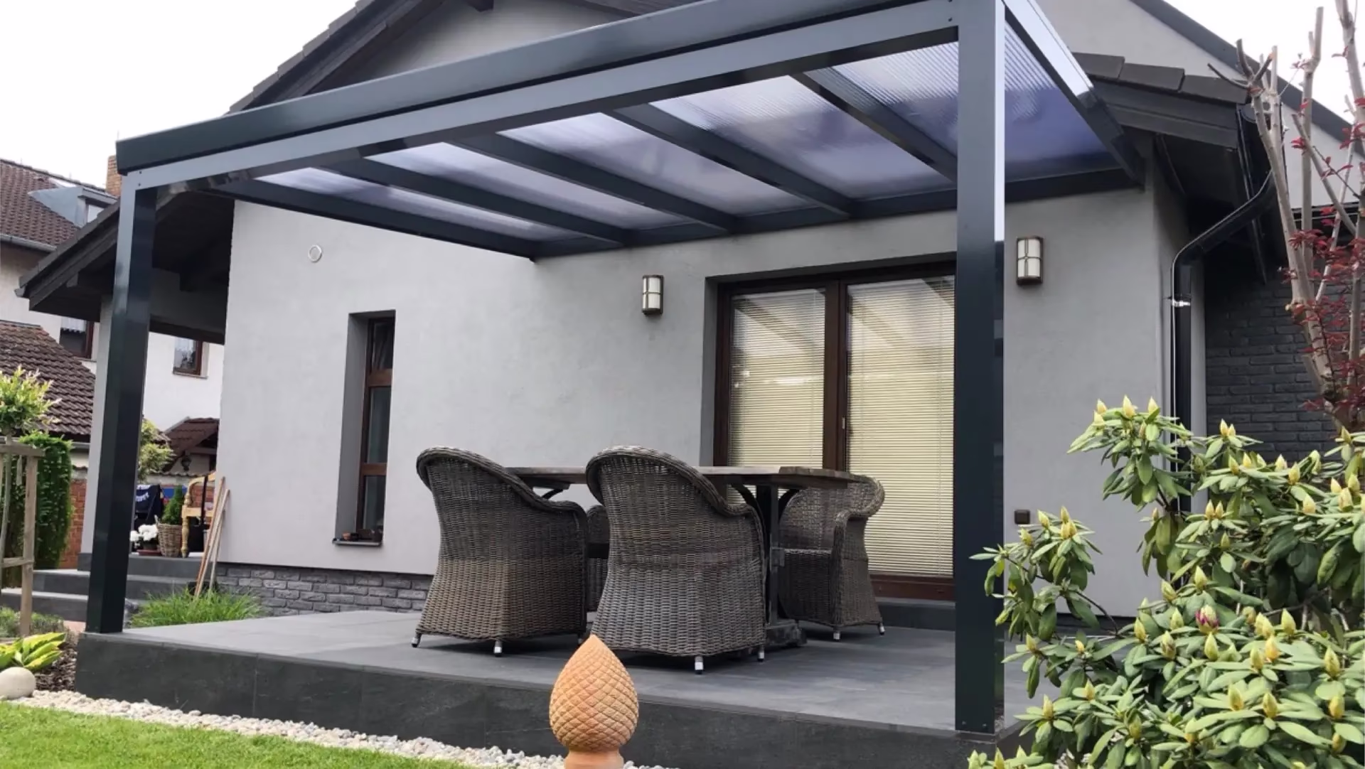 Hliníková pergola ALcentrum u rodinného domu