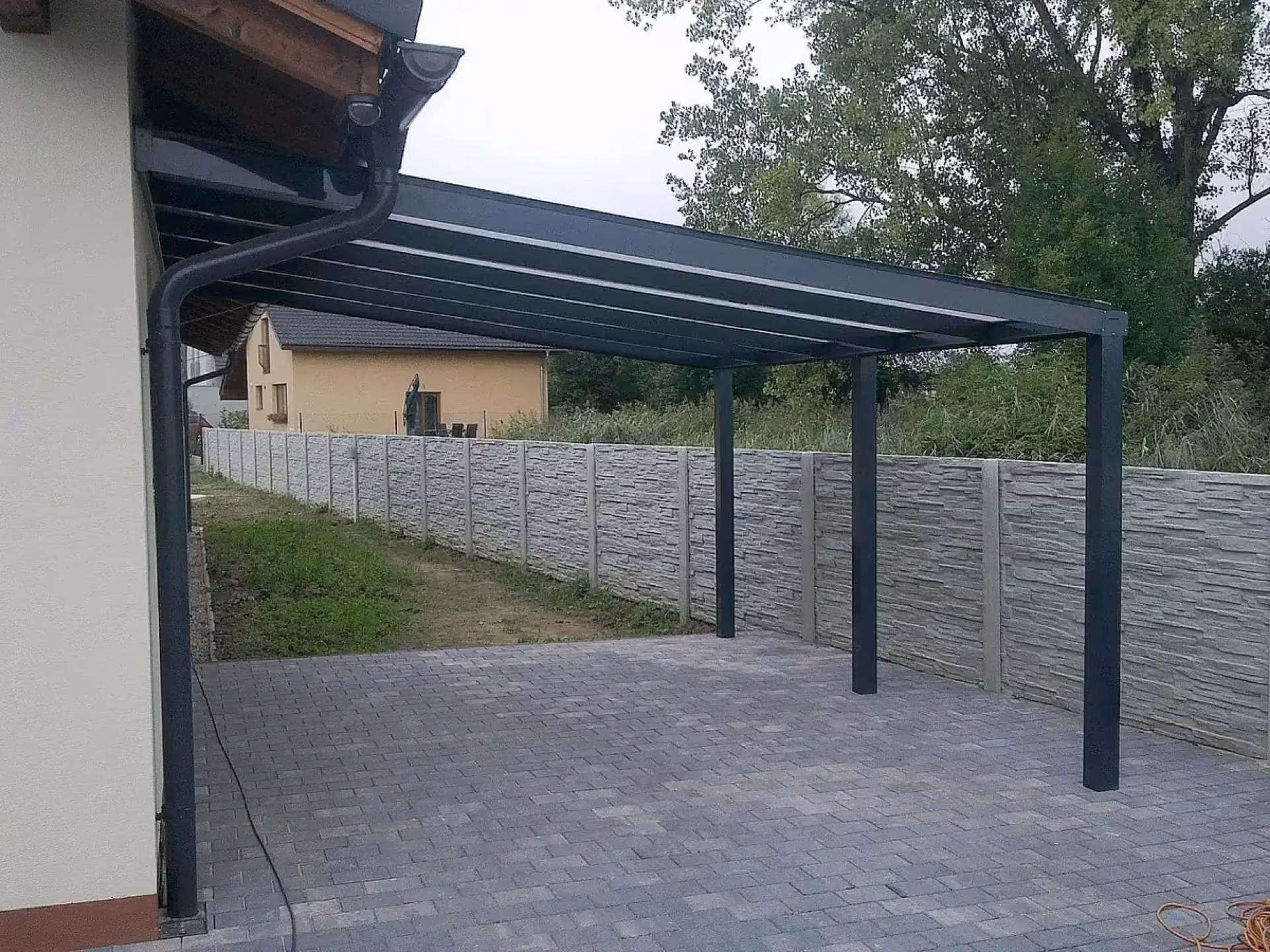 Bezúdržbový hliníkový přístřešek ECO