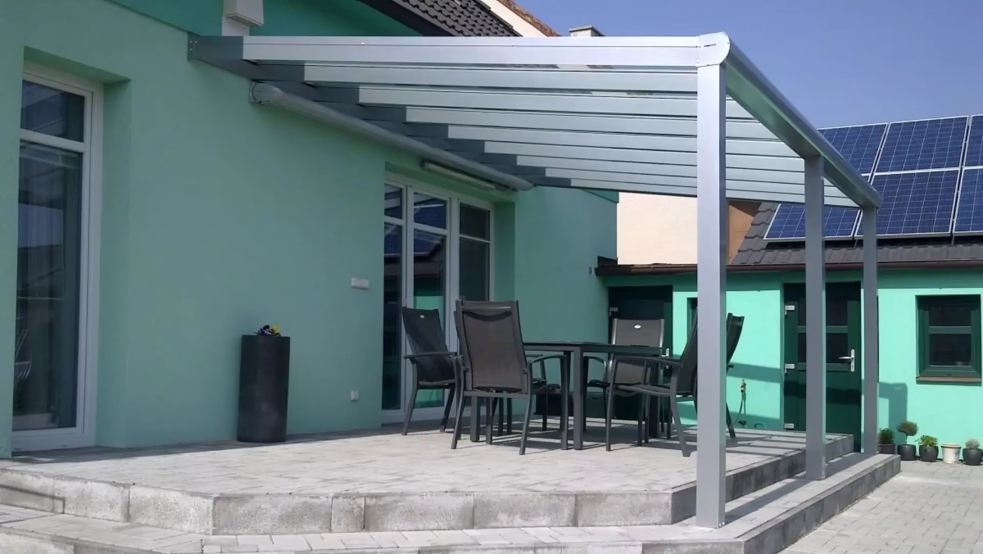 Hliníková pergola DELUXE jako místo na odpočinek